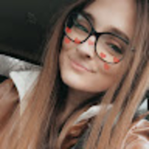 Meet your Posher, Alyssa - Picture 1 of 1